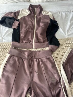Used Once Puma Mauve Pullover Sweatshirt & Pants Size Medium